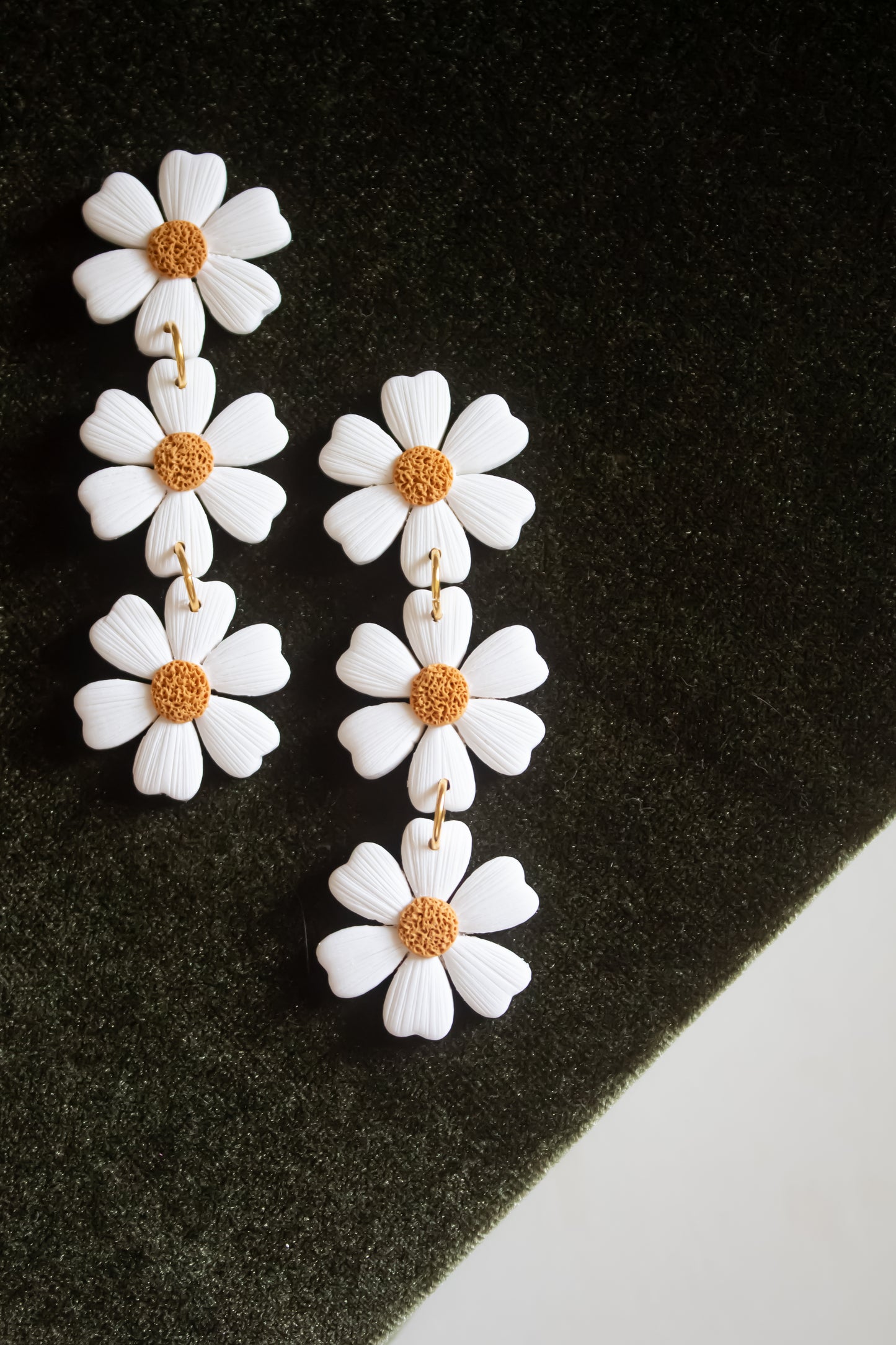 Daisy Trio